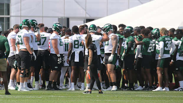 New York Jets huddle in training camp